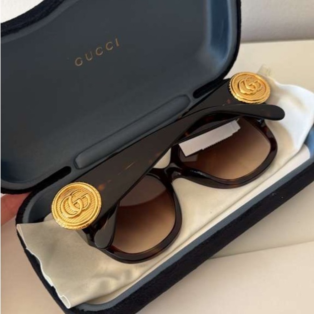 Gucci Tortoiseshell Sunglasses with Gold Medallion Accents NWT